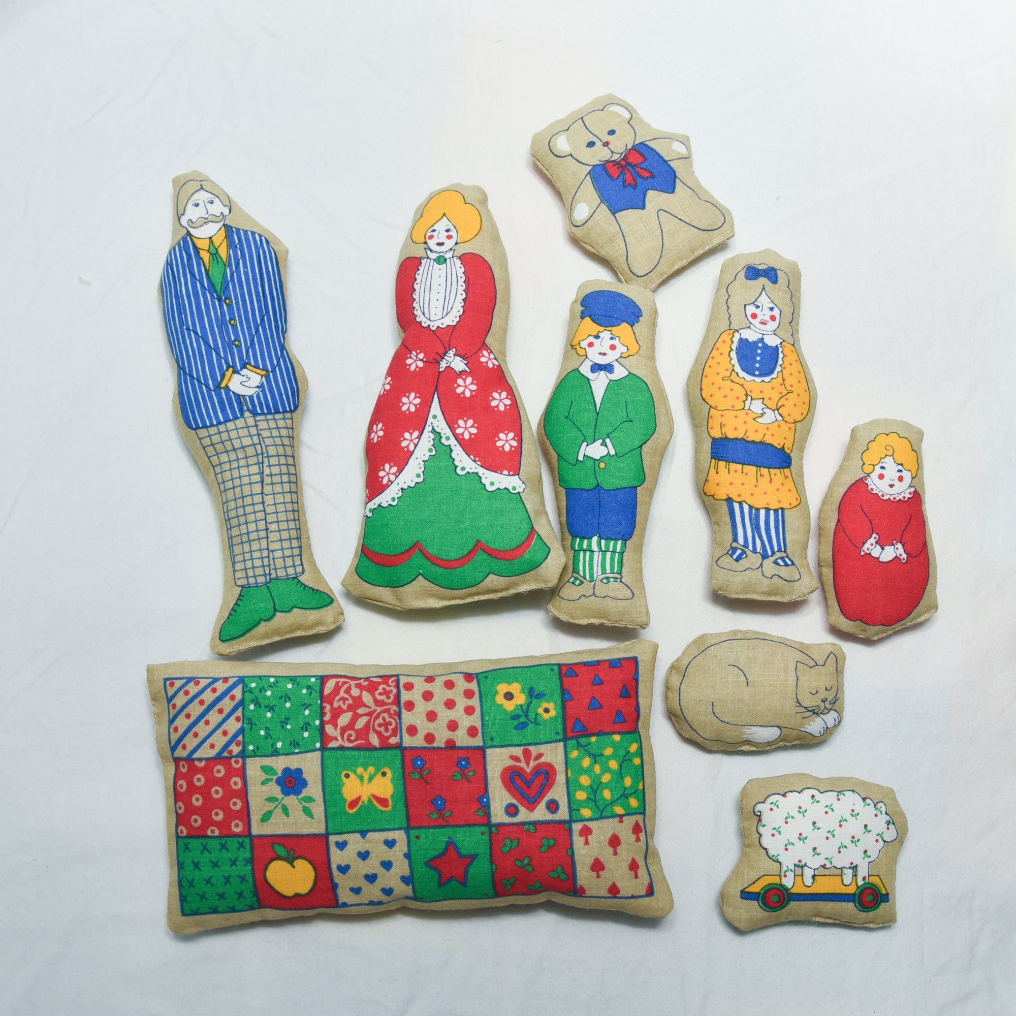 Quilted Dollhouse Play Mat With Figures